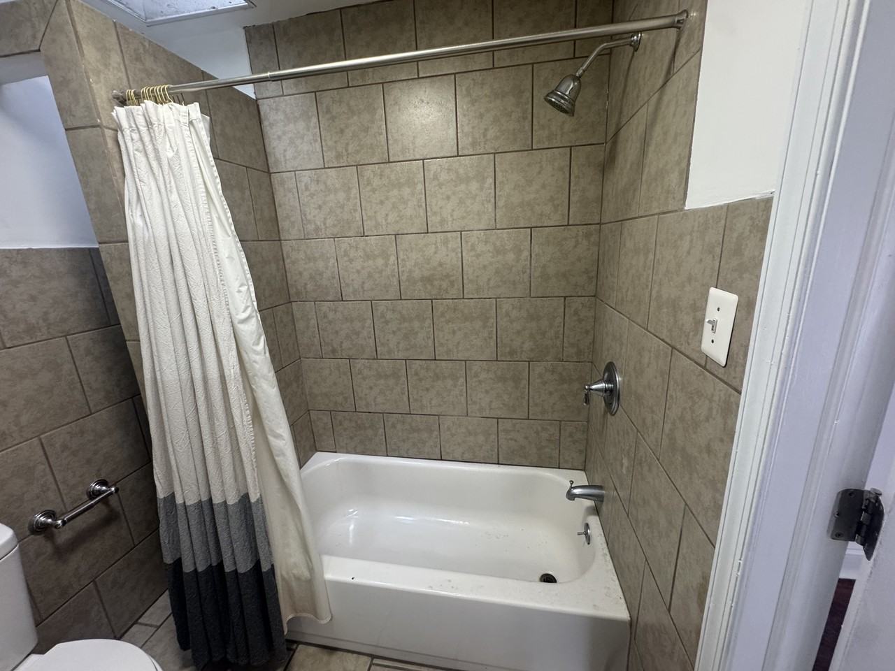 231-33 West Coulter Street - Photo 5 of 9