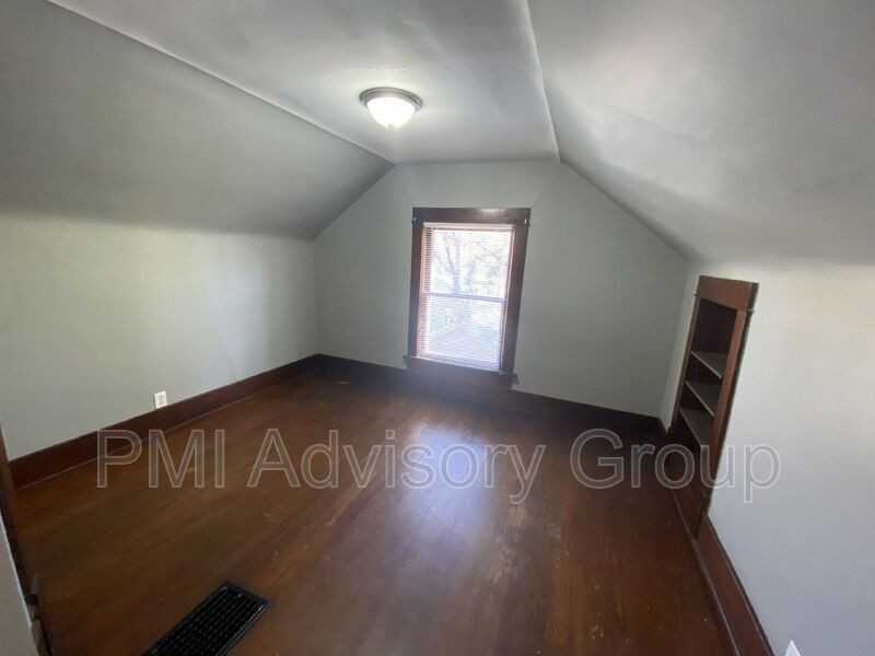 710 Sw Jewell Ave - Photo 3 of 15