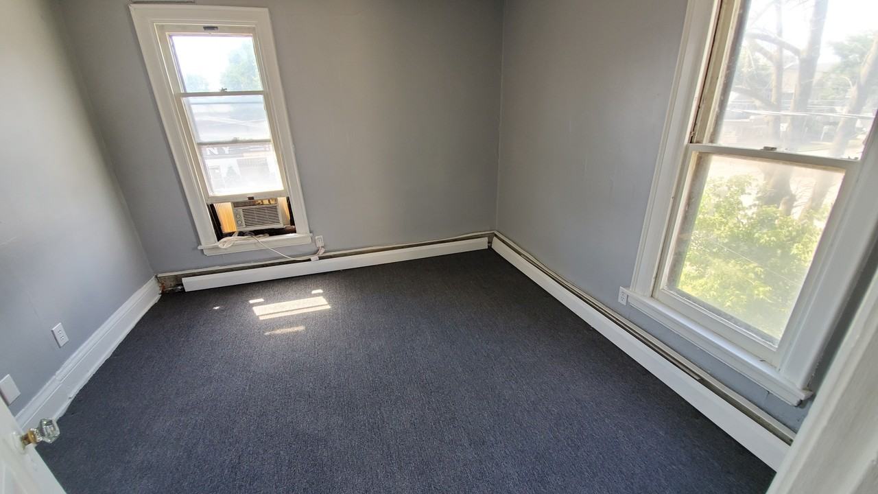 43 Delaware St - Photo 7 of 10