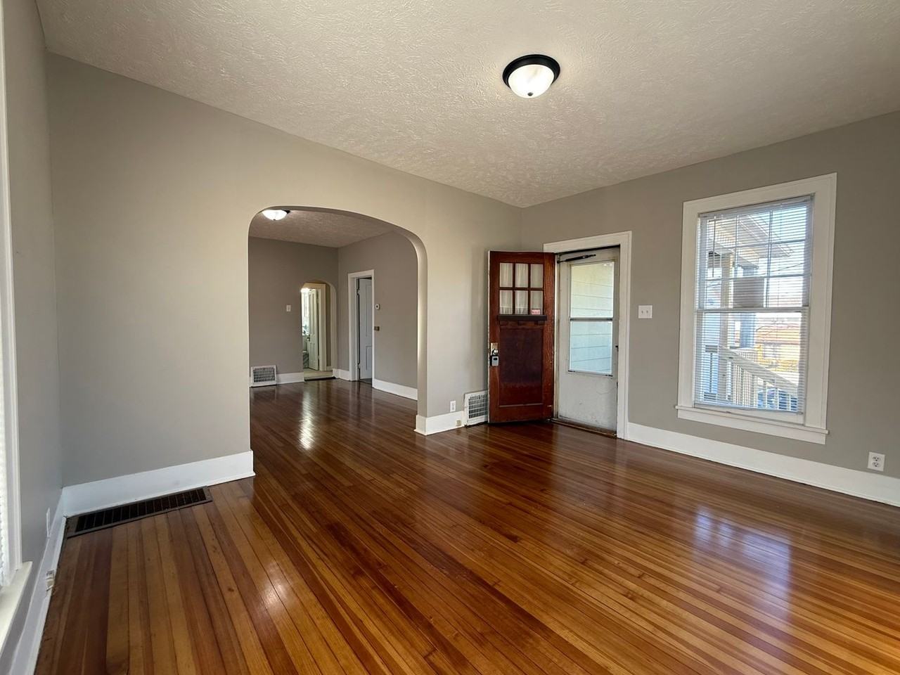 140 Lincoln Ave - Photo 3 of 16