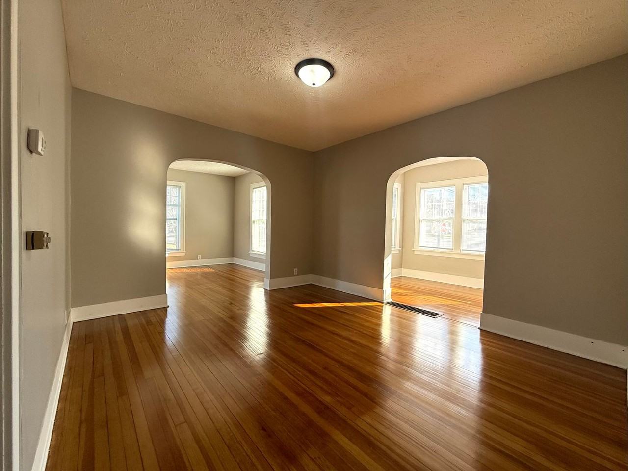 140 Lincoln Ave - Photo 4 of 16