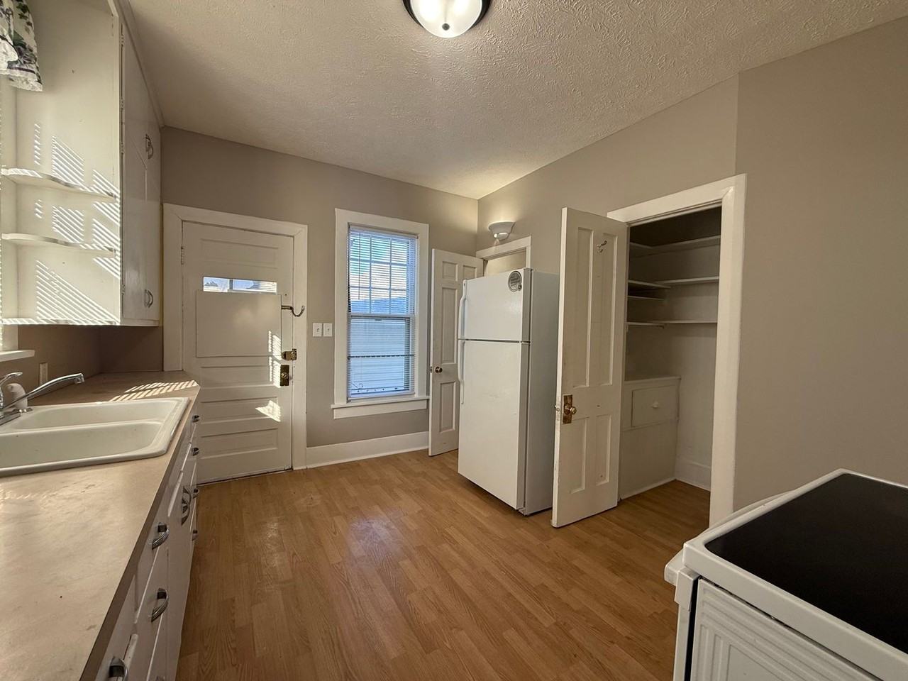 140 Lincoln Ave - Photo 6 of 16