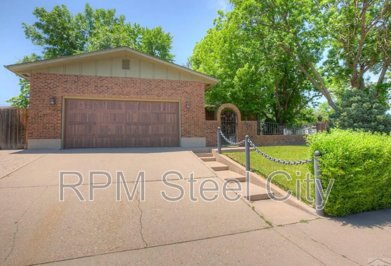 2541 Taylor Ln - Photo 2 of 27