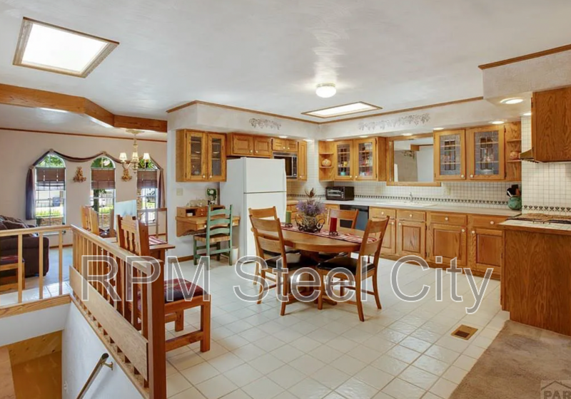 2541 Taylor Ln - Photo 7 of 27