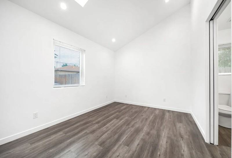 554 N Cambridge St - Photo 4 of 4