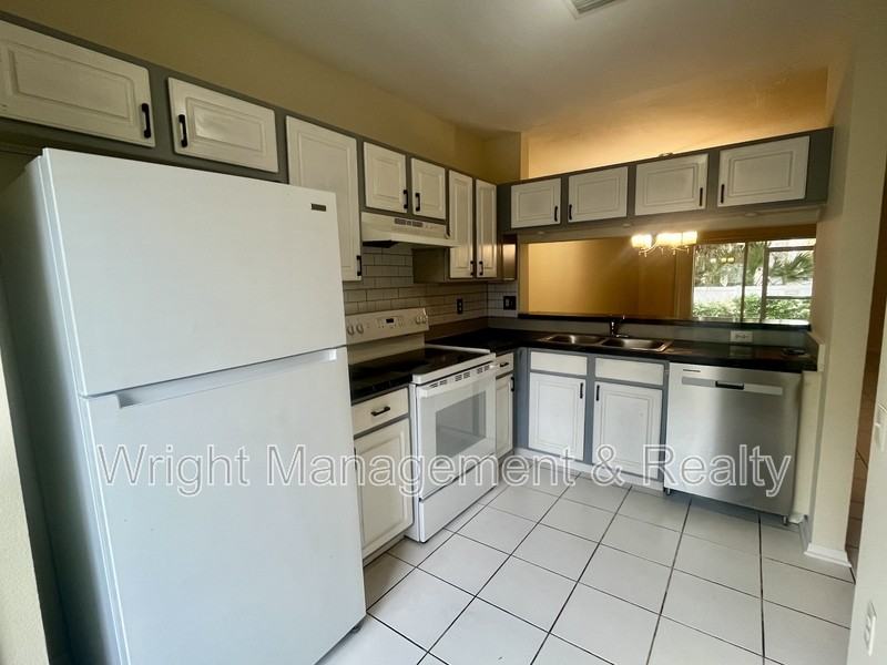 2348 Lake Woodberry Cir #1 - Photo 4 of 19