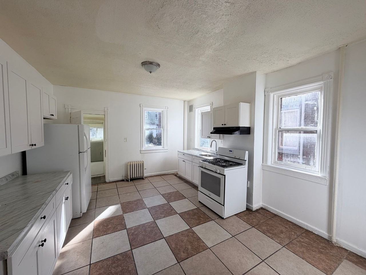 163 Hoffman Ave - Photo 4 of 17