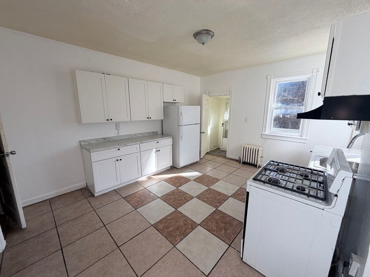 163 Hoffman Ave - Photo 5 of 17