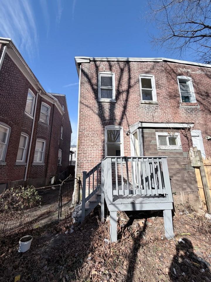 163 Hoffman Ave - Photo 7 of 17