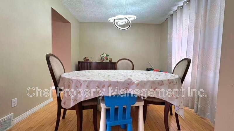 838 118a St Nw - Photo 7 of 25