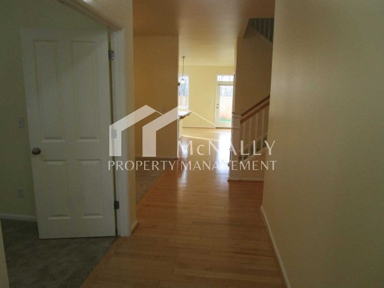 6504 Discovery St E - Photo 3 of 35