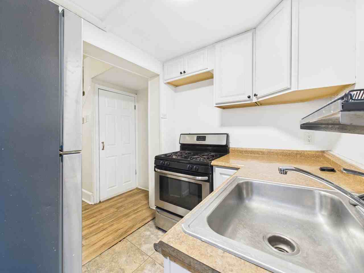 1825 Carlton St - Photo 6 of 29