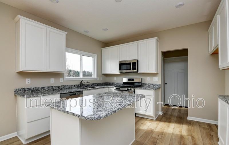 1003 Beehive Grv - Photo 3 of 34