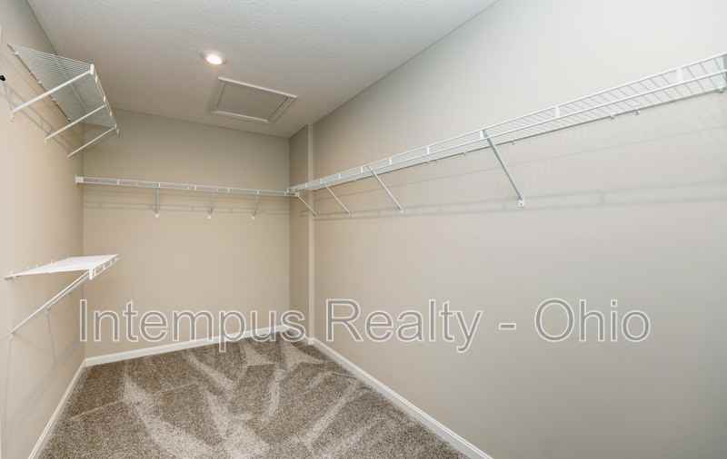 1003 Beehive Grv - Photo 4 of 34