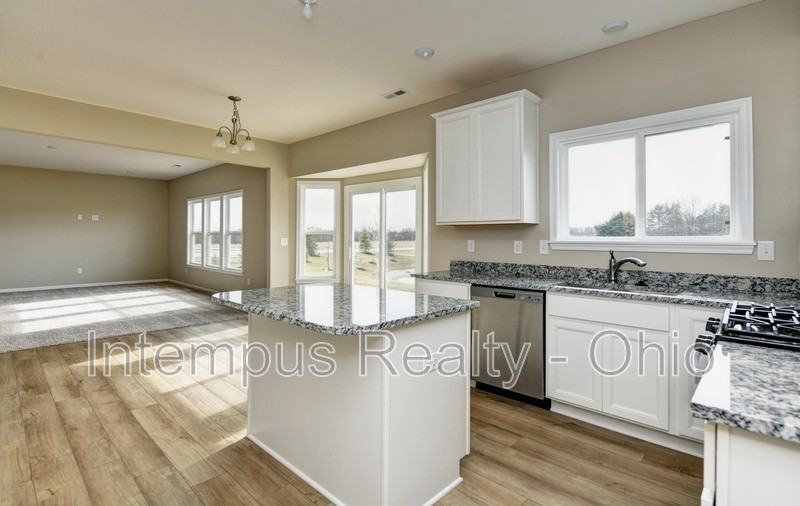 1003 Beehive Grv - Photo 6 of 34