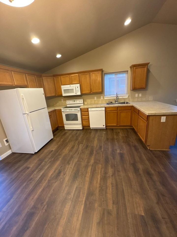 4232 Chartwell St Se - Photo 4 of 16