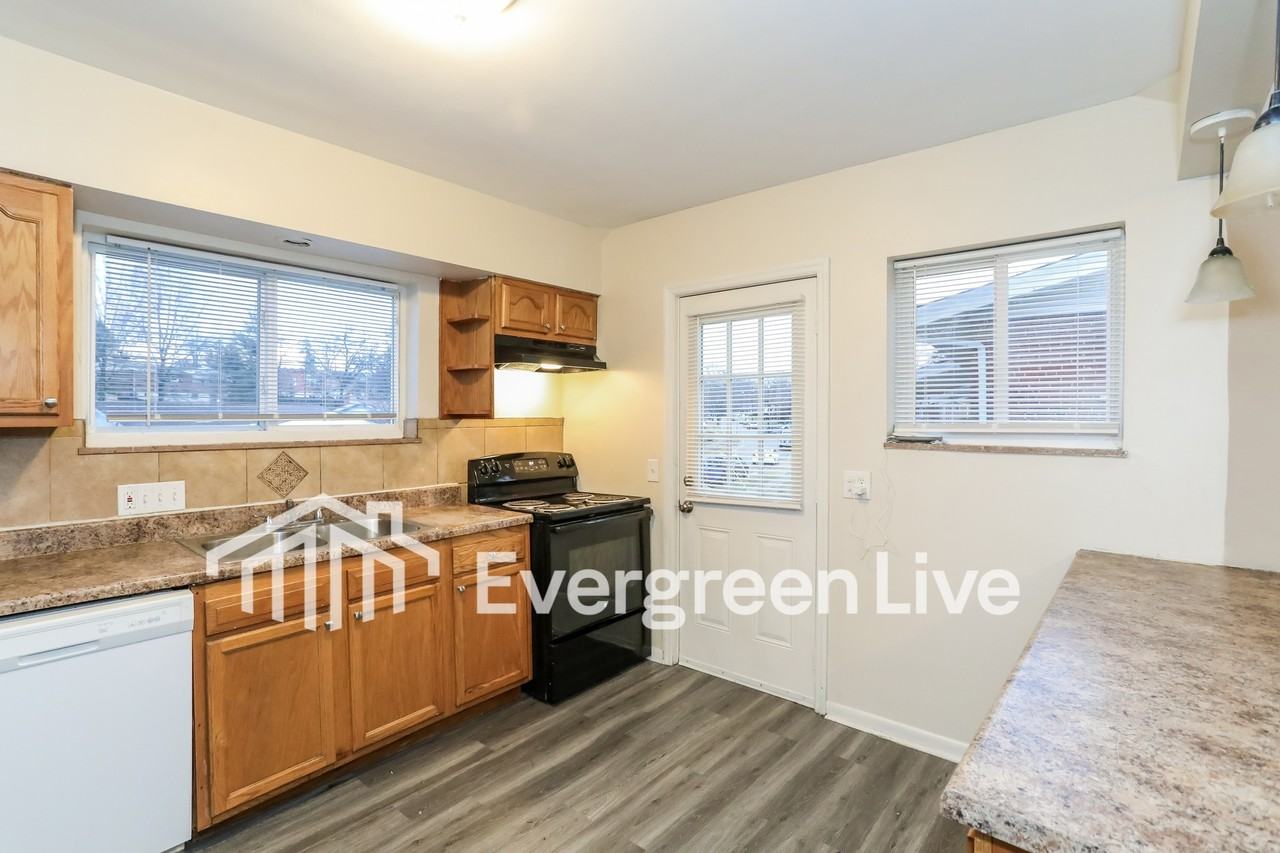 5189 Ballantrae Ct - Photo 5 of 15