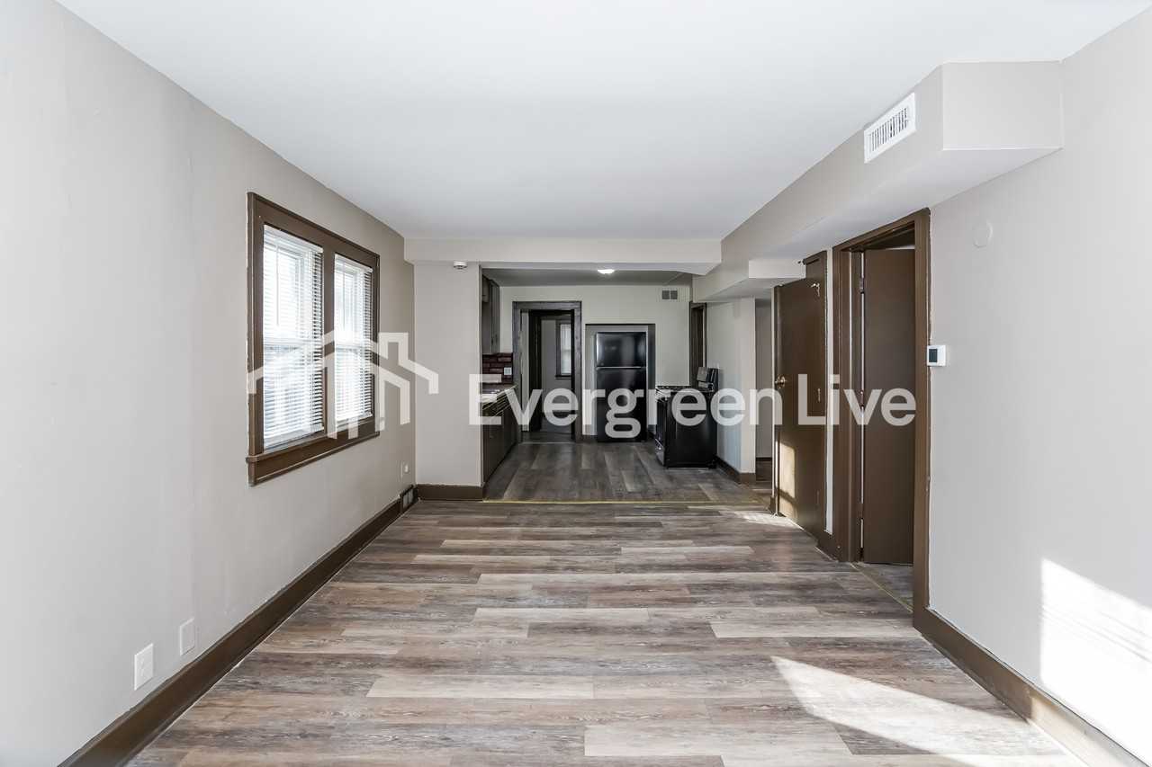 5147 N 58th St - Photo 3 of 15