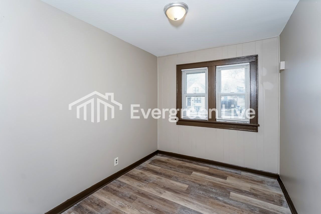 5147 N 58th St - Photo 5 of 15