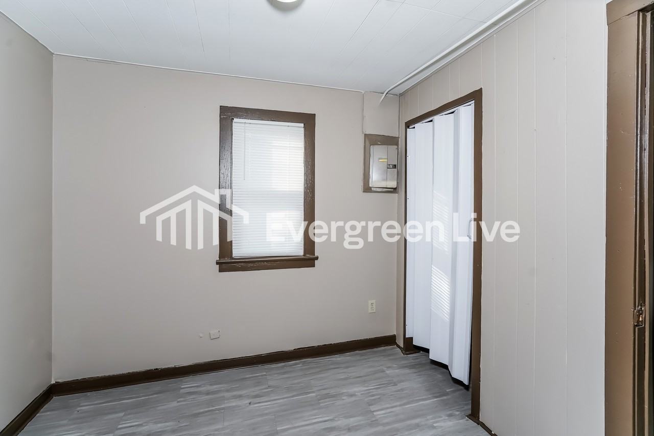 5147 N 58th St - Photo 7 of 15