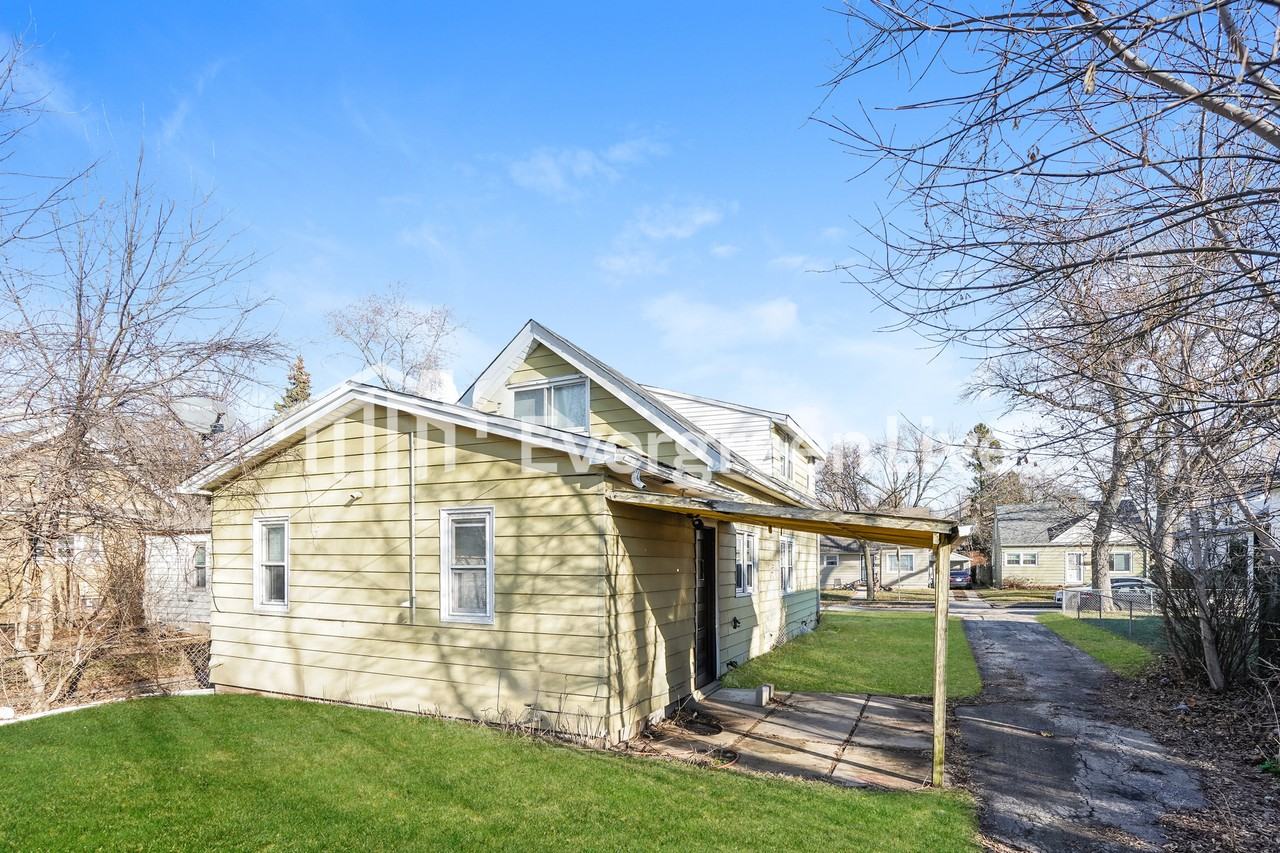5147 N 58th St - Photo 2 of 15
