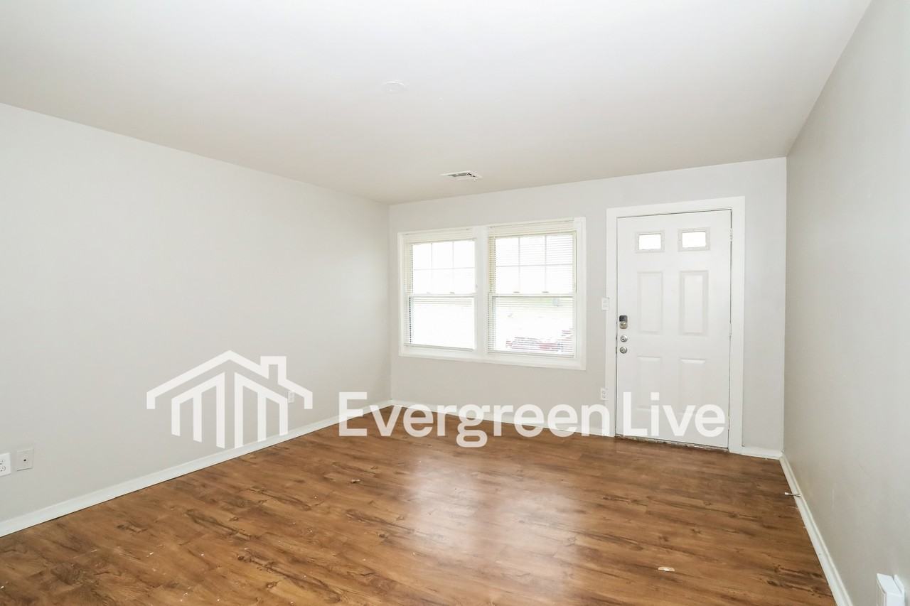 9209 Meadowglen Dr - Photo 3 of 14