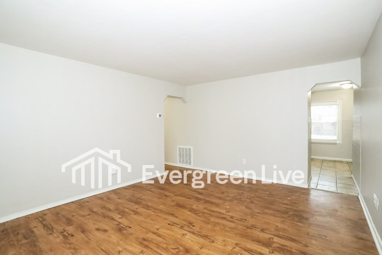 9209 Meadowglen Dr - Photo 4 of 14