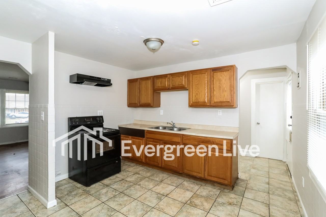 9209 Meadowglen Dr - Photo 5 of 14