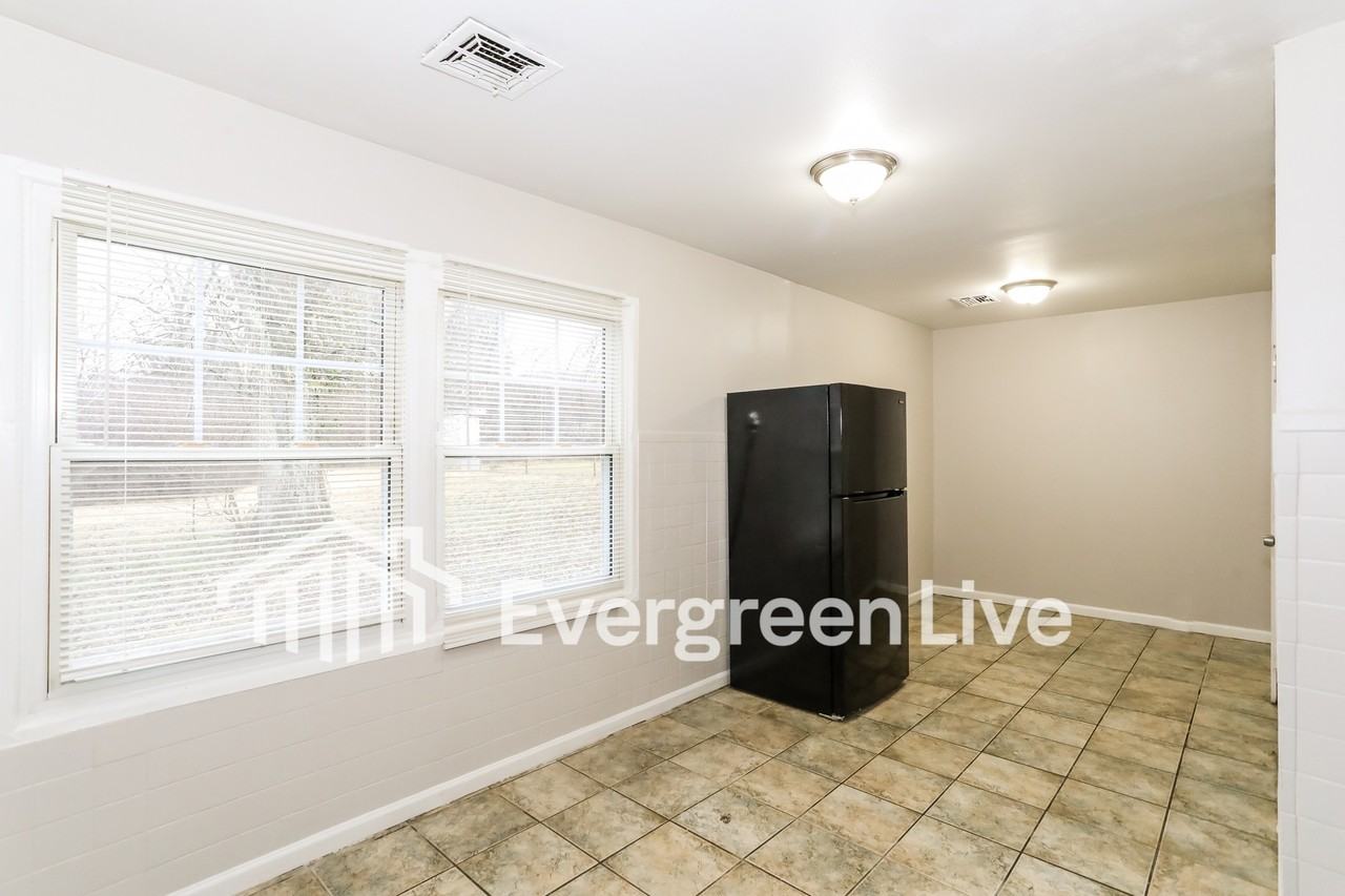 9209 Meadowglen Dr - Photo 6 of 14