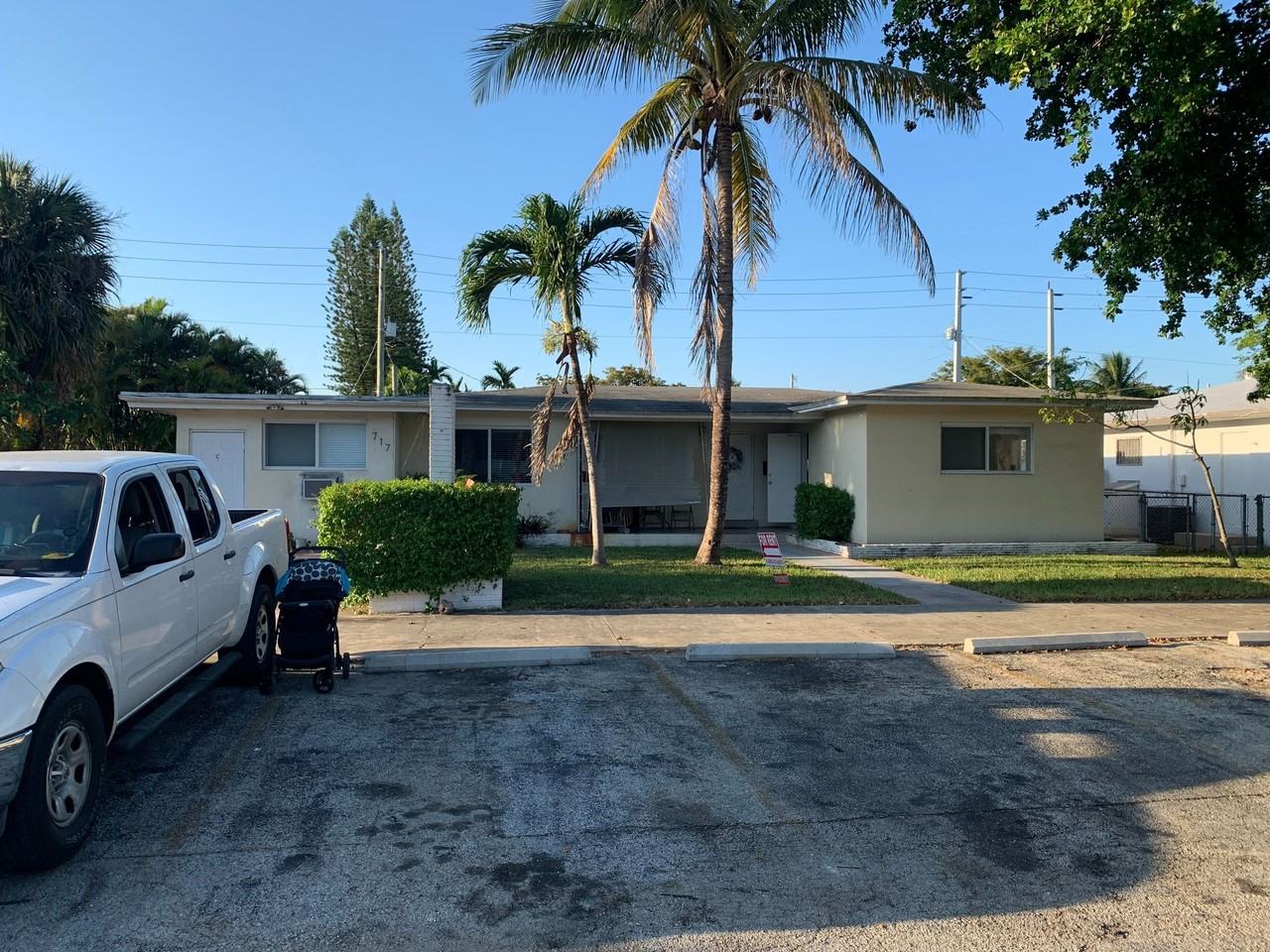 717 NE 10 ST, APT 3 Hallandale, FL 33009 - Photo 2 of 11