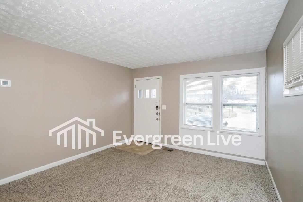 8771 Desoto Dr - Photo 3 of 15