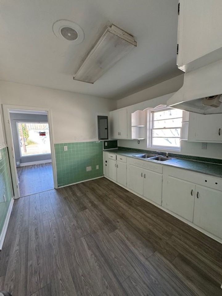 308 S Slocumb St - Photo 4 of 15