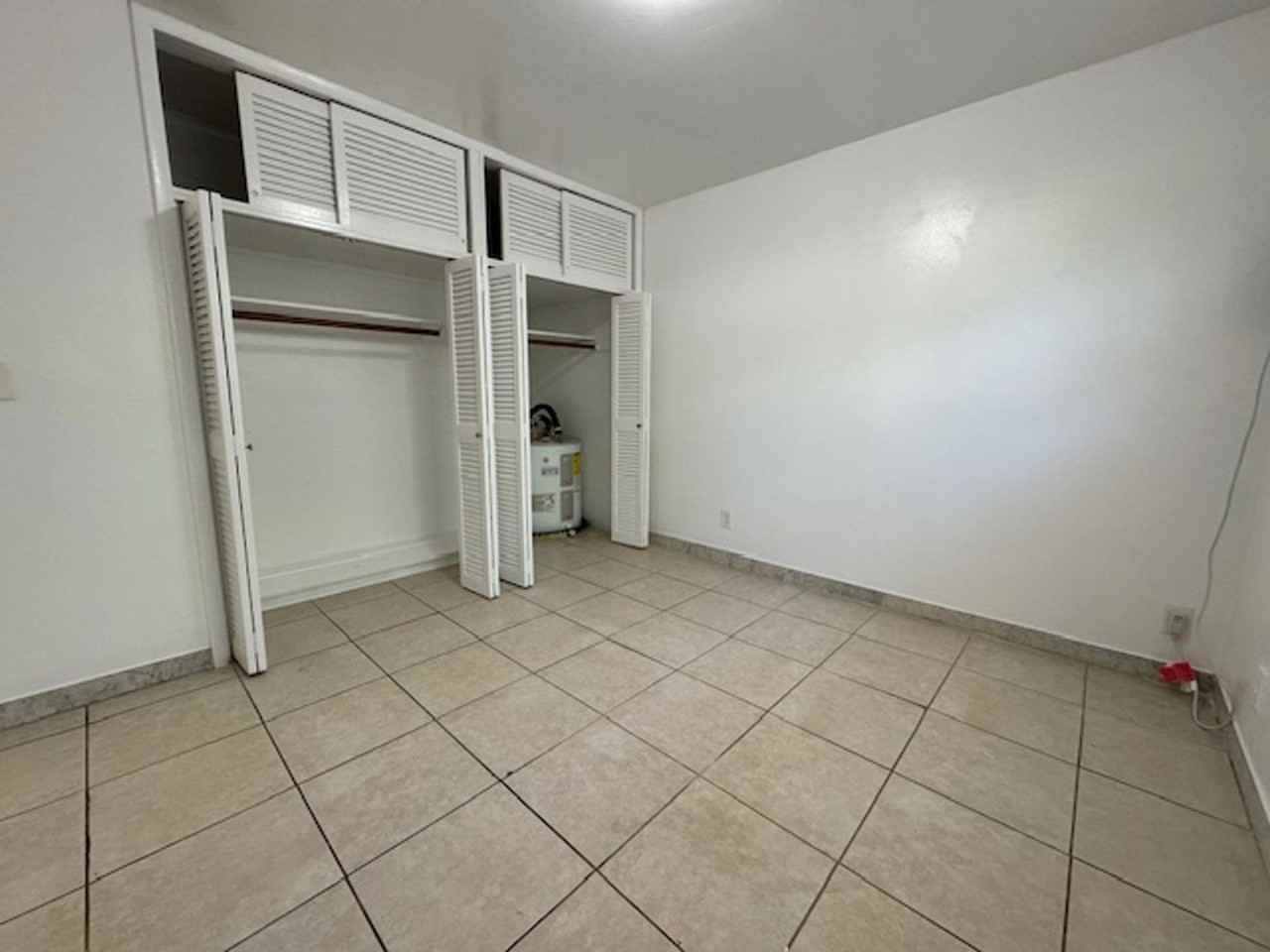 707 NE 10 St Hallandale Beach, FL 33009 - Photo 7 of 9