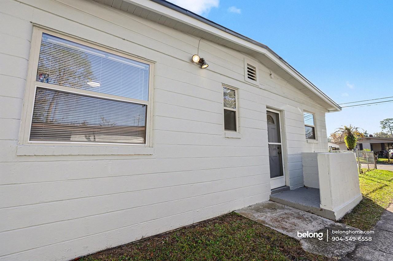 4813 Post St - Photo 4 of 23