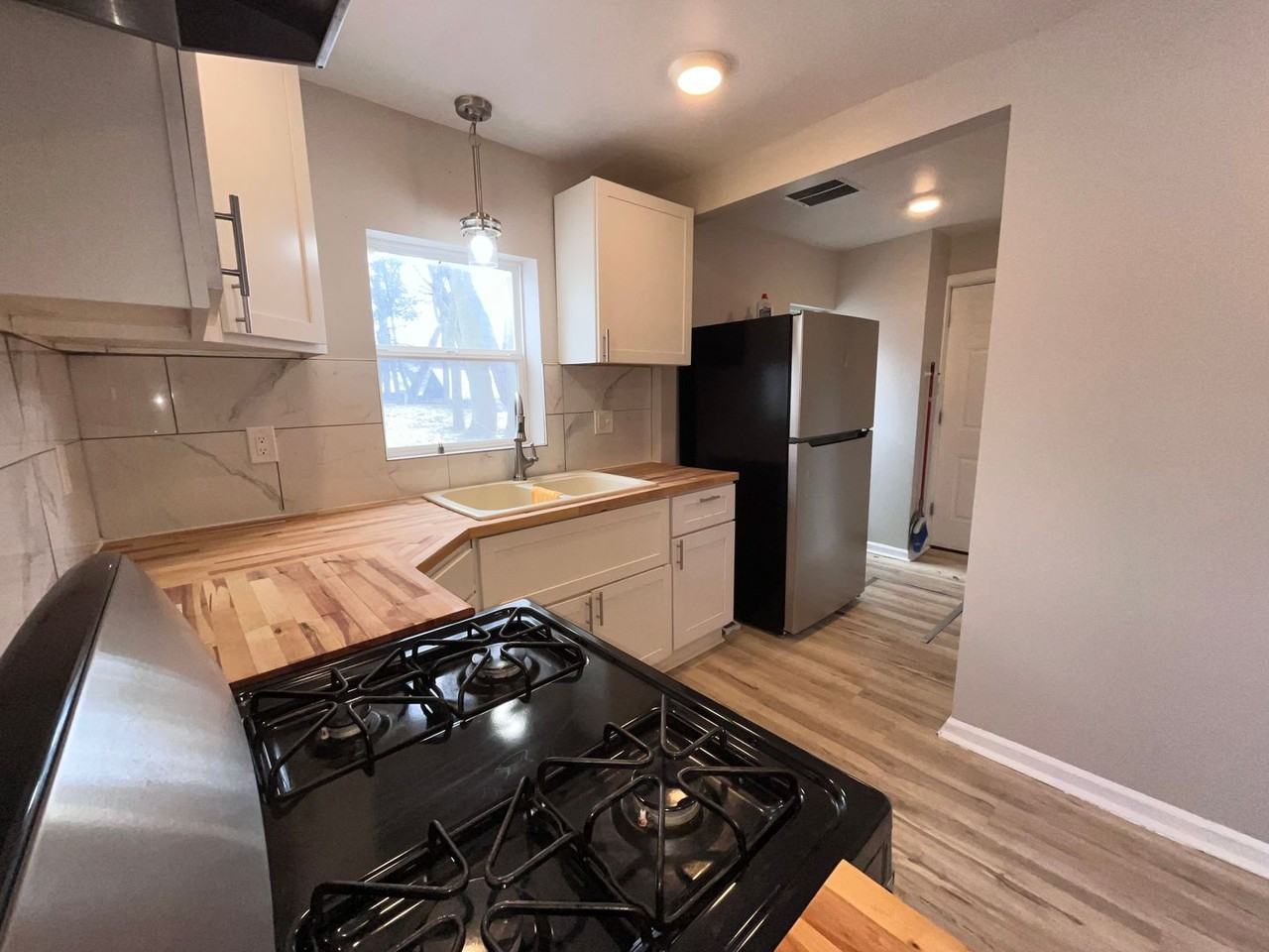 1404 North Ave Ne - Photo 5 of 14