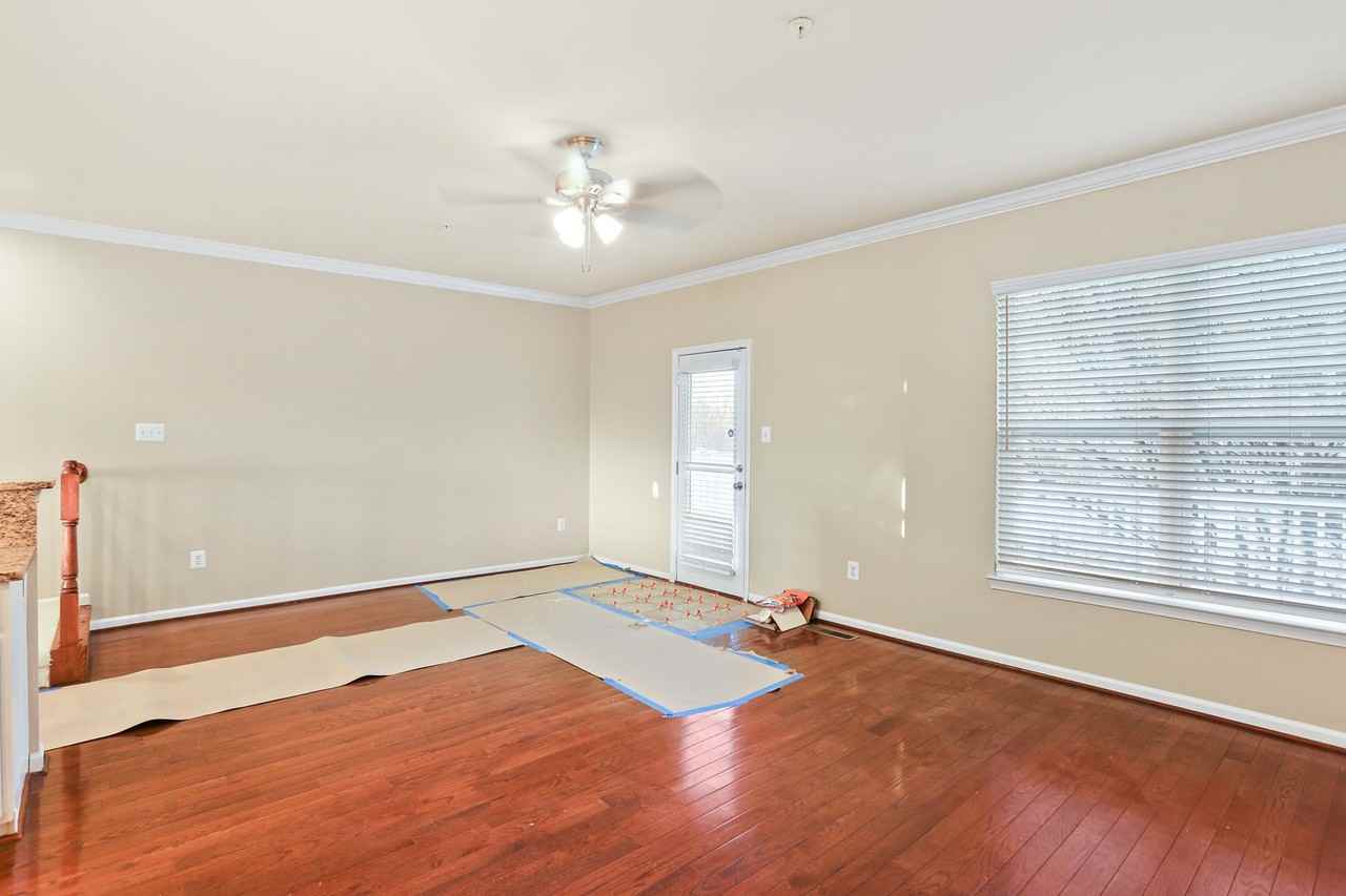 2719 Amber Crest Rd - Photo 4 of 22