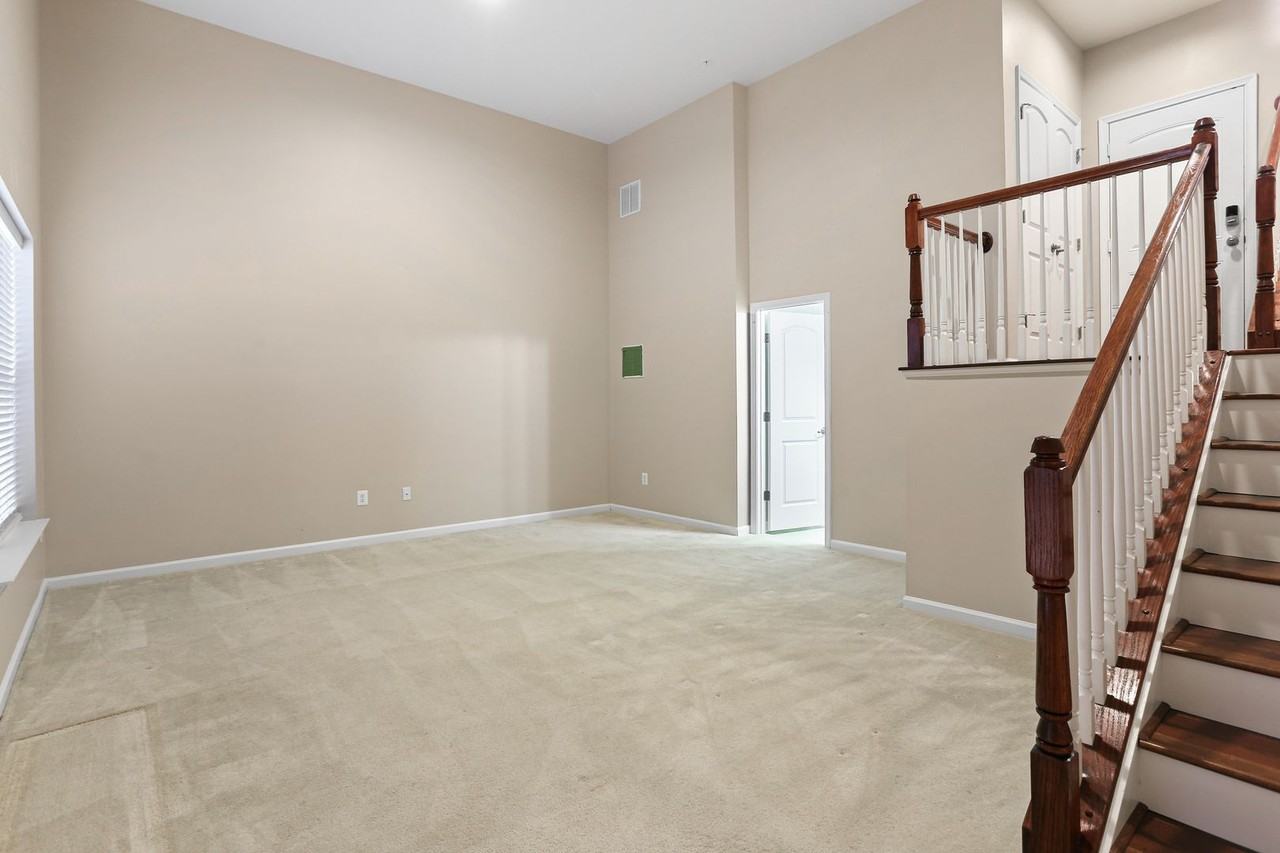 2719 Amber Crest Rd - Photo 7 of 22