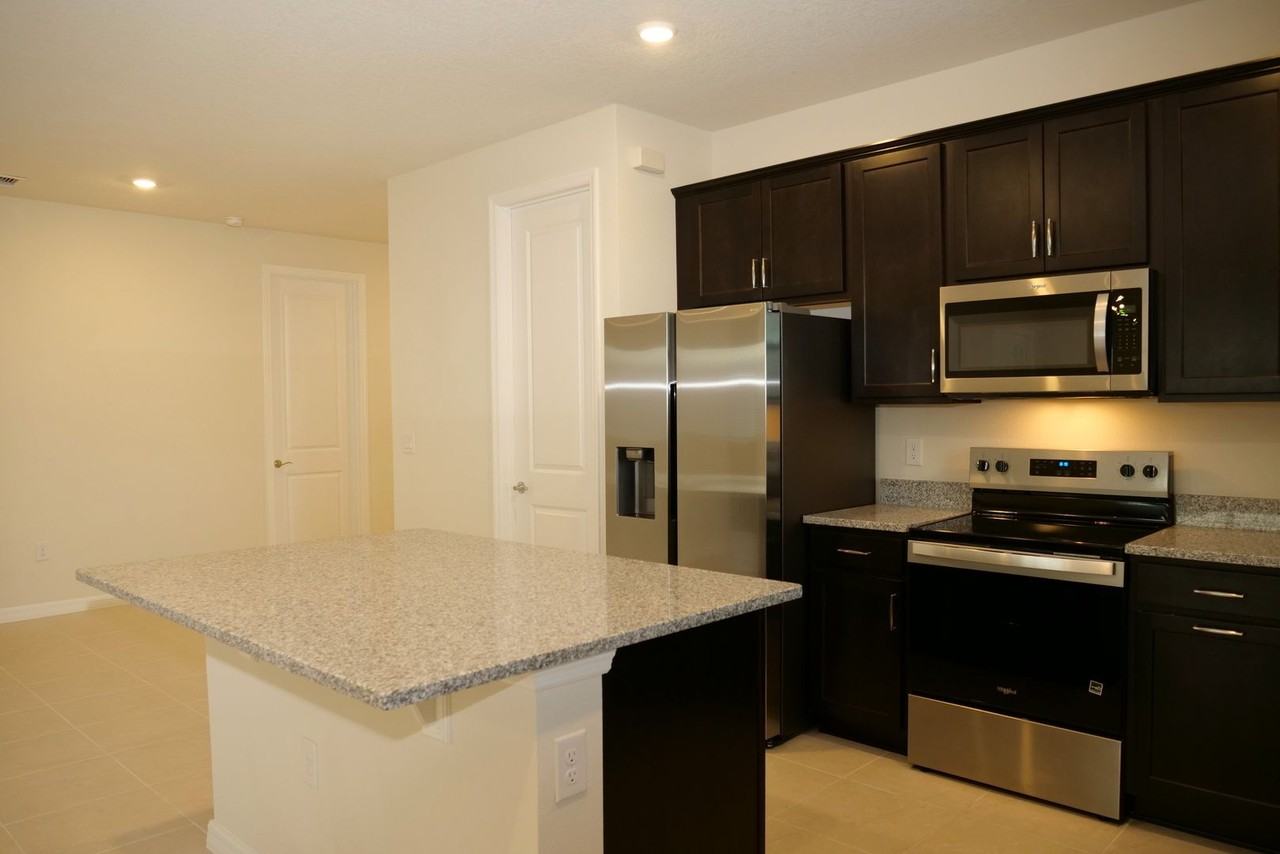 5514 Banyan Bay Rd - Photo 7 of 50