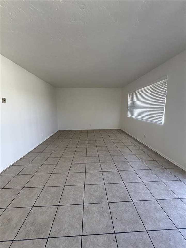 5505 Ackerfield Ave - Photo 7 of 24