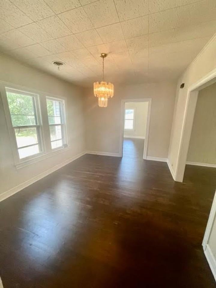 3619 Fort Ave - Photo 4 of 16