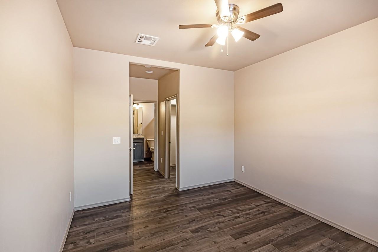 901 Adams Ave #D - Photo 6 of 25