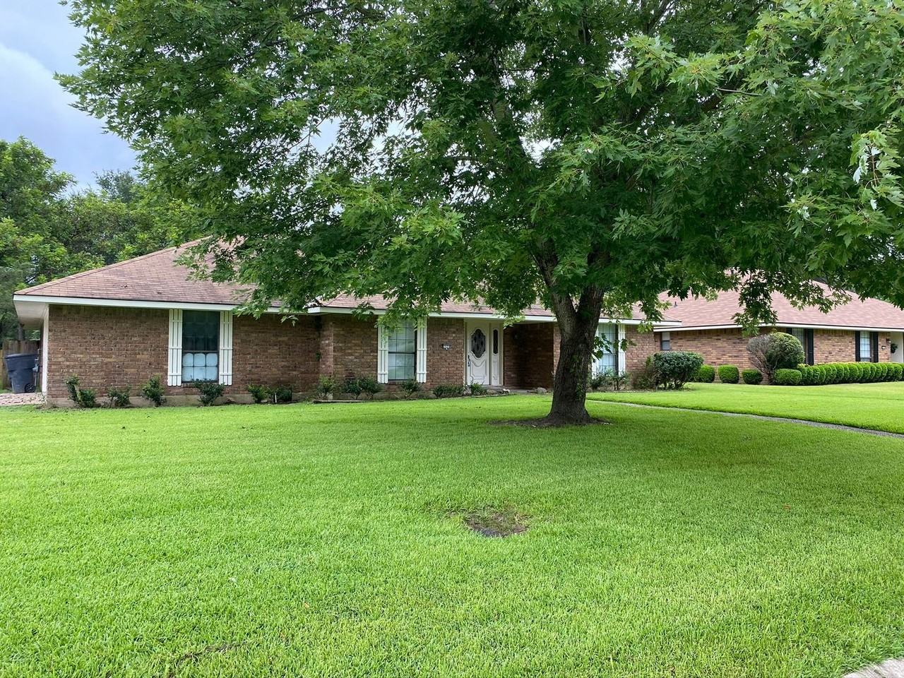 2528 Brown Cir - Photo 2 of 48