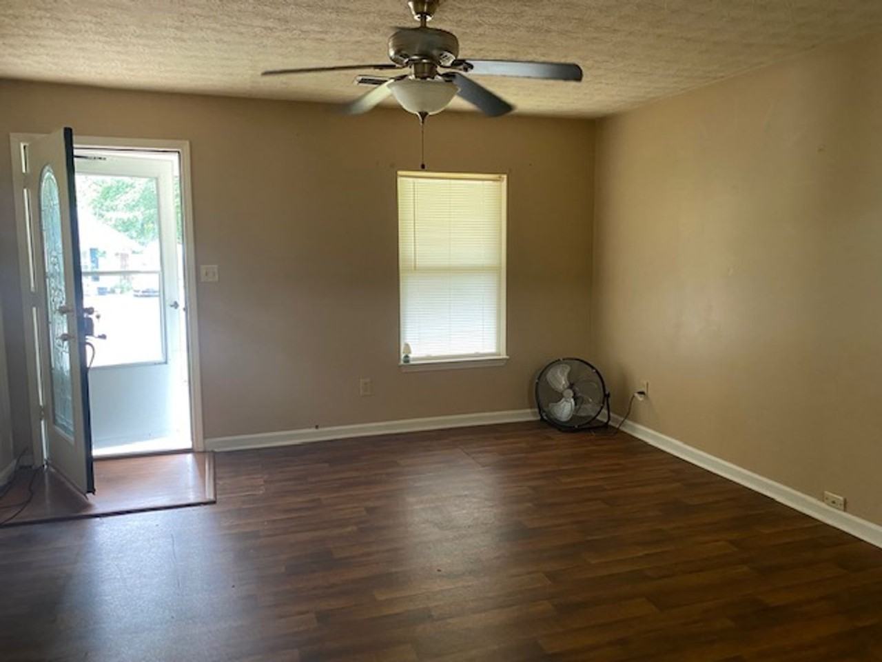 130 N Main Dr - Photo 6 of 18