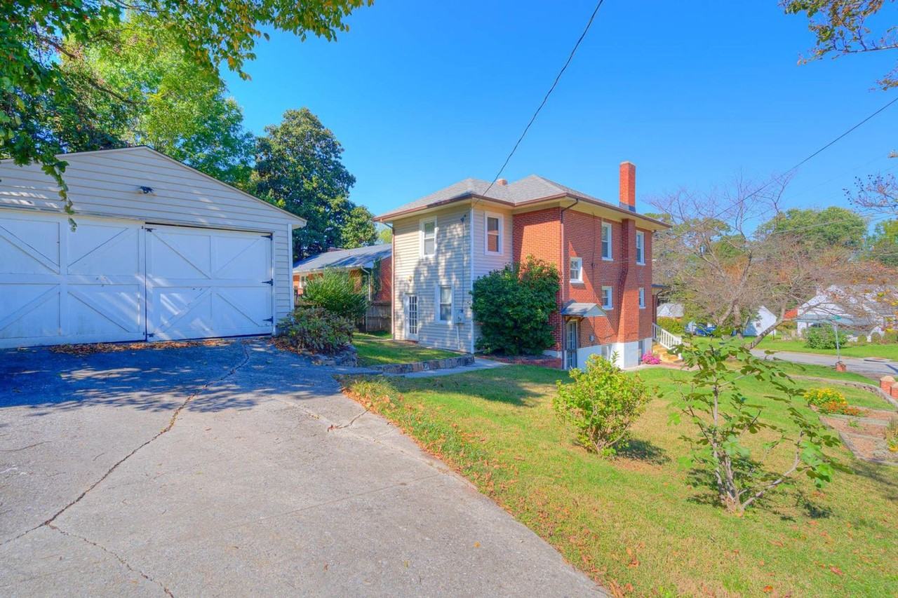 2502 Alberta Ave Sw - Photo 3 of 41