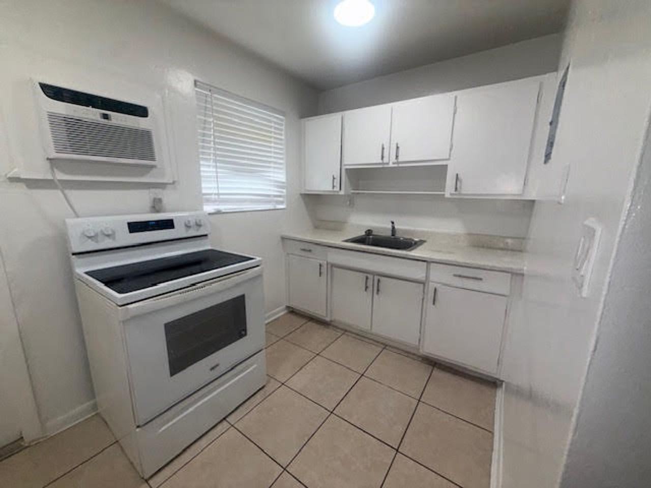 6008 NW 10 St Margate, FL 33063 - Photo 4 of 10
