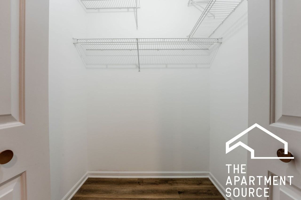 2835 W Medill Ave - Photo 3 of 13