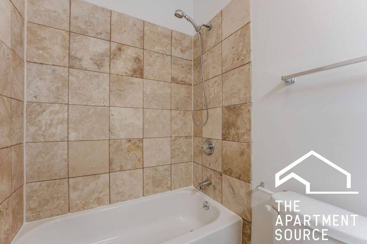 2835 W Medill Ave - Photo 5 of 13