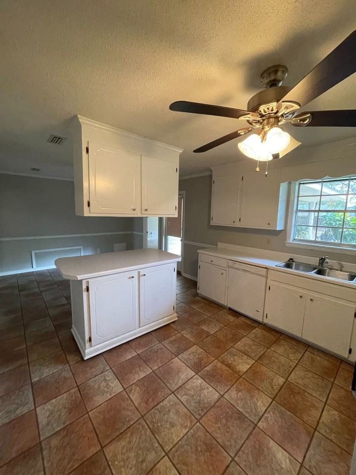 510 Tracey Cir - Photo 7 of 30