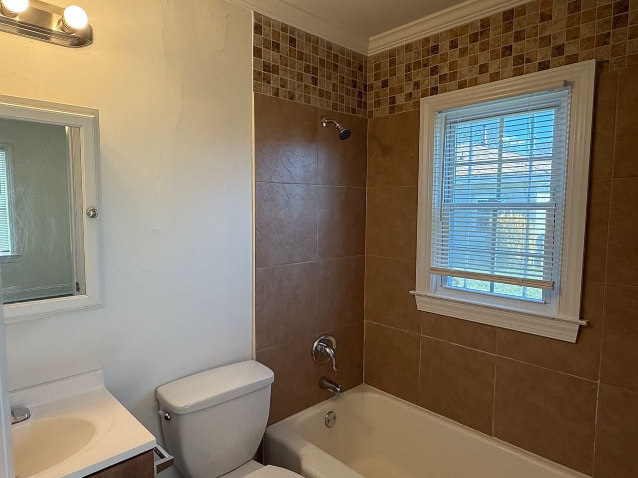 2203 Highland St - Photo 4 of 7