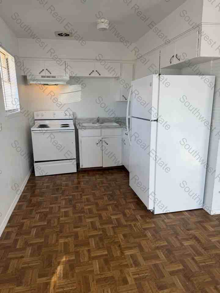 609 Turner St - Photo 2 of 11